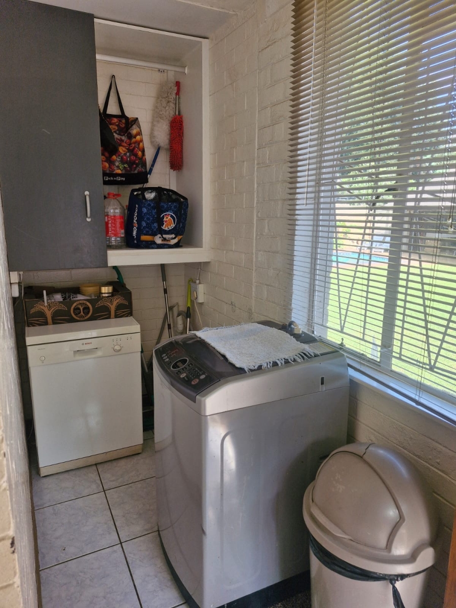 To Let 3 Bedroom Property for Rent in Flamwood North West